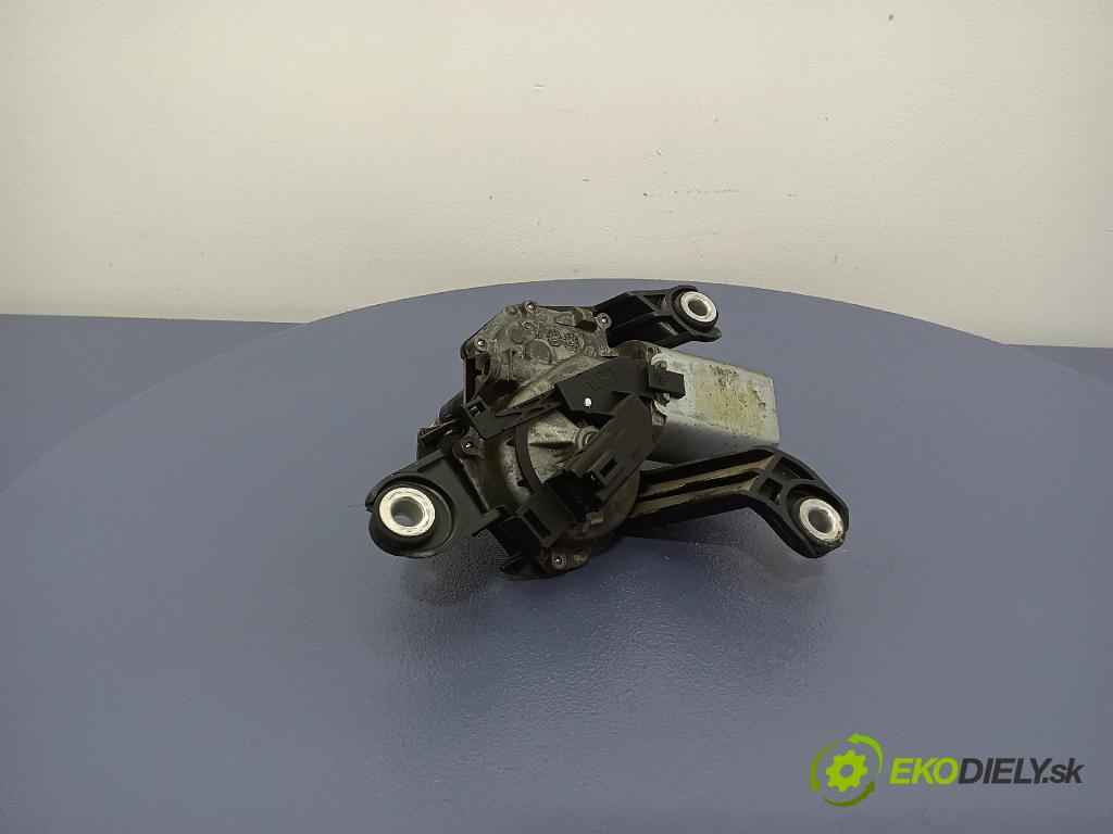 Toyota Yaris 2001 motor: Stierače: zad 01