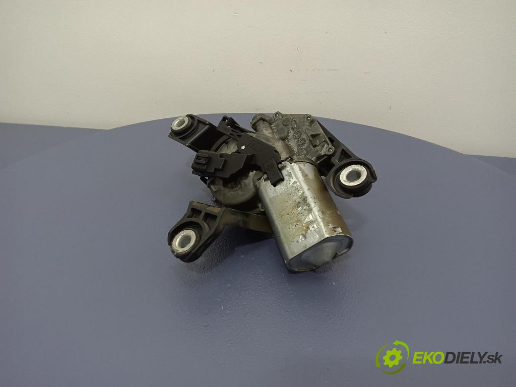 Toyota Yaris 2001 motor: Stierače: zad 01