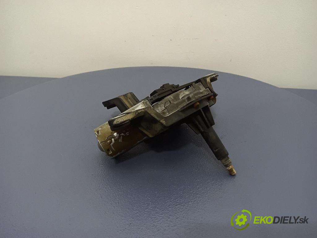 Toyota Yaris 2001 motor: Stierače: zad 01