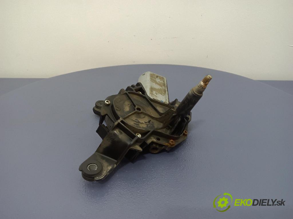 Toyota Yaris 2001 motor: Stierače: zad 01