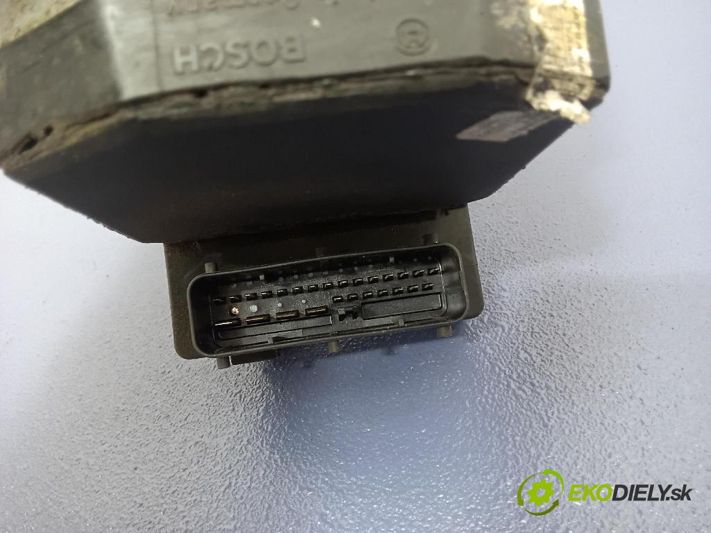 Volkswagen Passat 1999 čerpadlo ABS x 8E0614111A