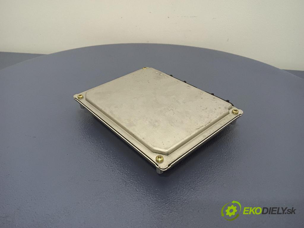 Volkswagen Passat 1999 řídící jednotka Motor: 3B0907551T