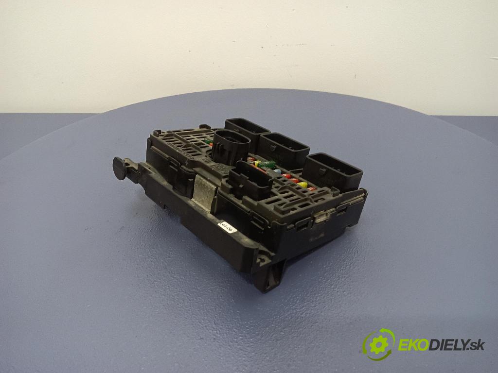 Peugeot 407 2005 skrinka Poistky: 9656086080