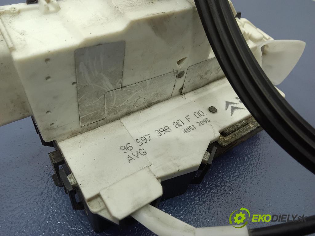 Peugeot 407 2005 zámek dveře před Levý: 9659739880