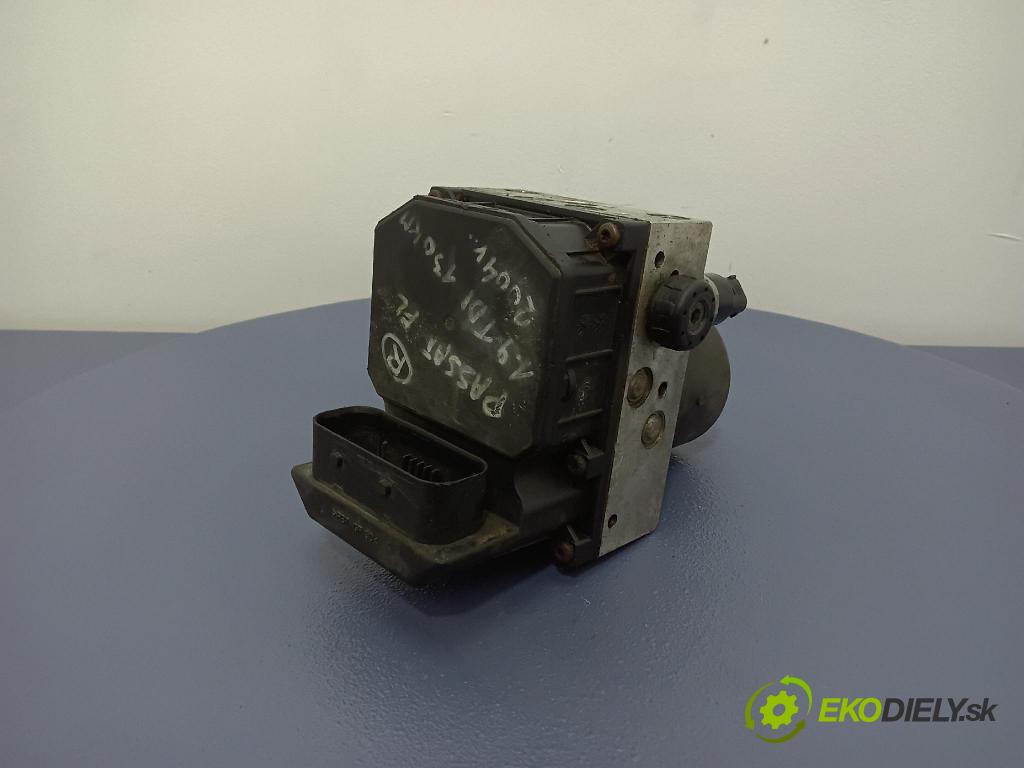 Volkswagen Passat 2003 čerpadlo ABS x 4B0614517G