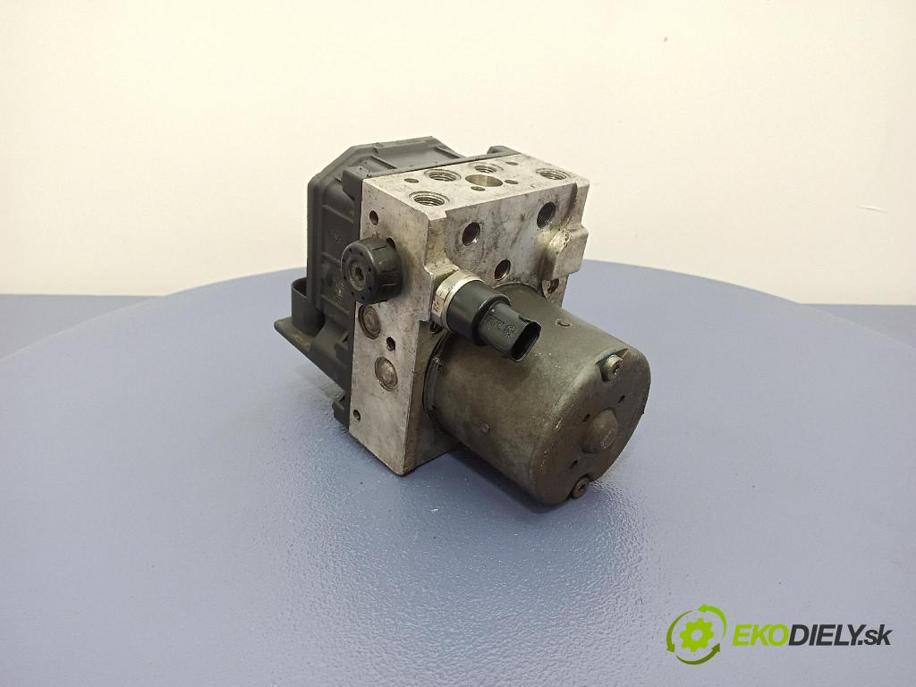 Volkswagen Passat 2003 čerpadlo ABS x 4B0614517G