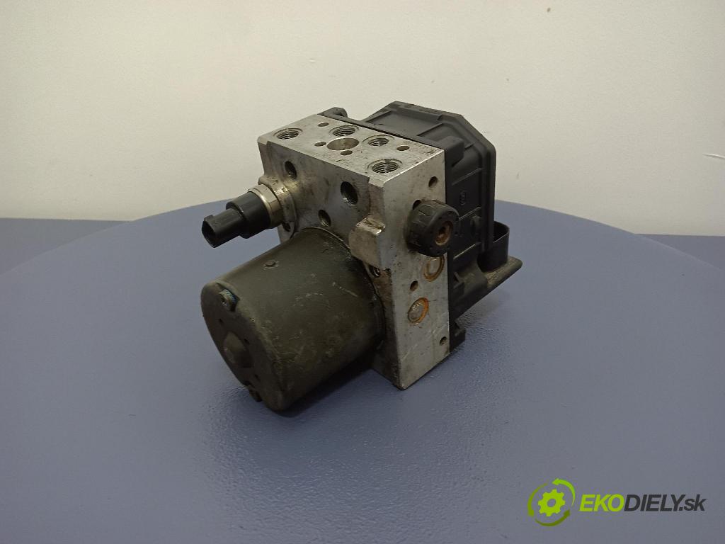 Volkswagen Passat 2003 čerpadlo ABS x 4B0614517G