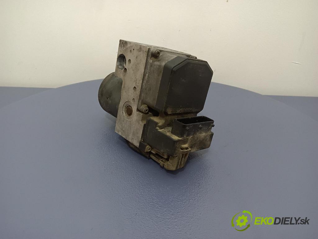 Volkswagen Passat 2000 čerpadlo ABS x 8E0614111AH