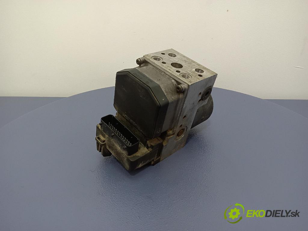 Volkswagen Passat 2000 čerpadlo ABS x 8E0614111AH