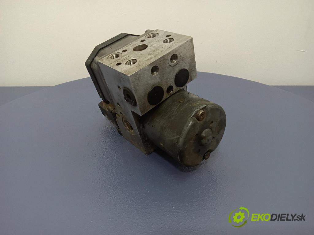 Volkswagen Passat 2000 čerpadlo ABS x 8E0614111AH