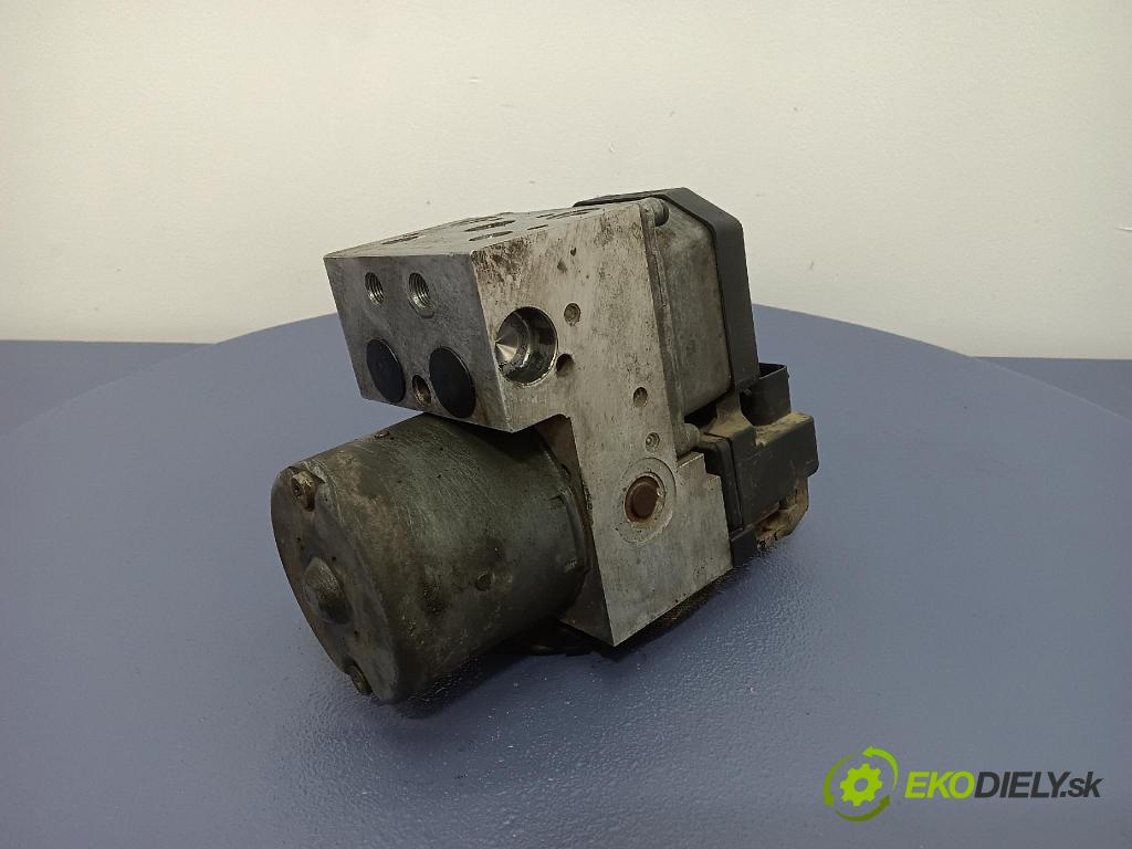 Volkswagen Passat 2000 čerpadlo ABS x 8E0614111AH