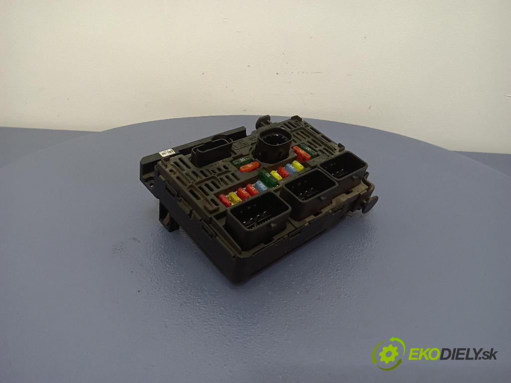 Peugeot 407 2006 skříňka Pojistky 9658539180