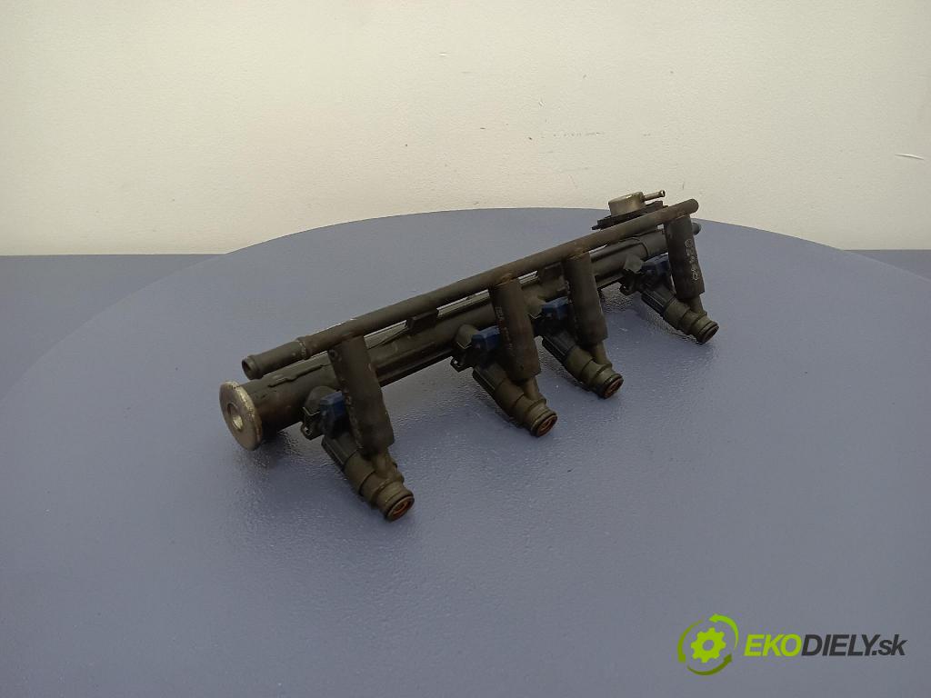 Volkswagen Golf 1999 lišta Zásobování 06A906031C