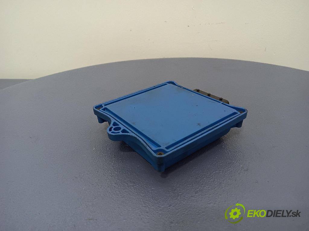 Peugeot 206 2002 řídící jednotka 110R-010053