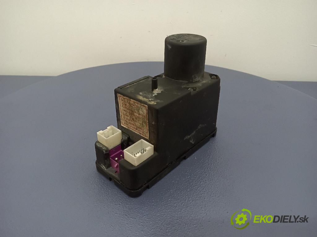 Audi 80 1995 pompa Centrálny: Zámok: 4A0862257J