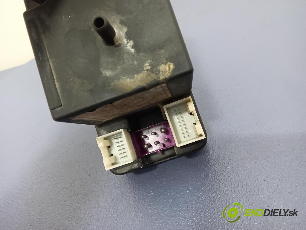 Audi 80 1995 pompa Centrálny: Zámok: 4A0862257J