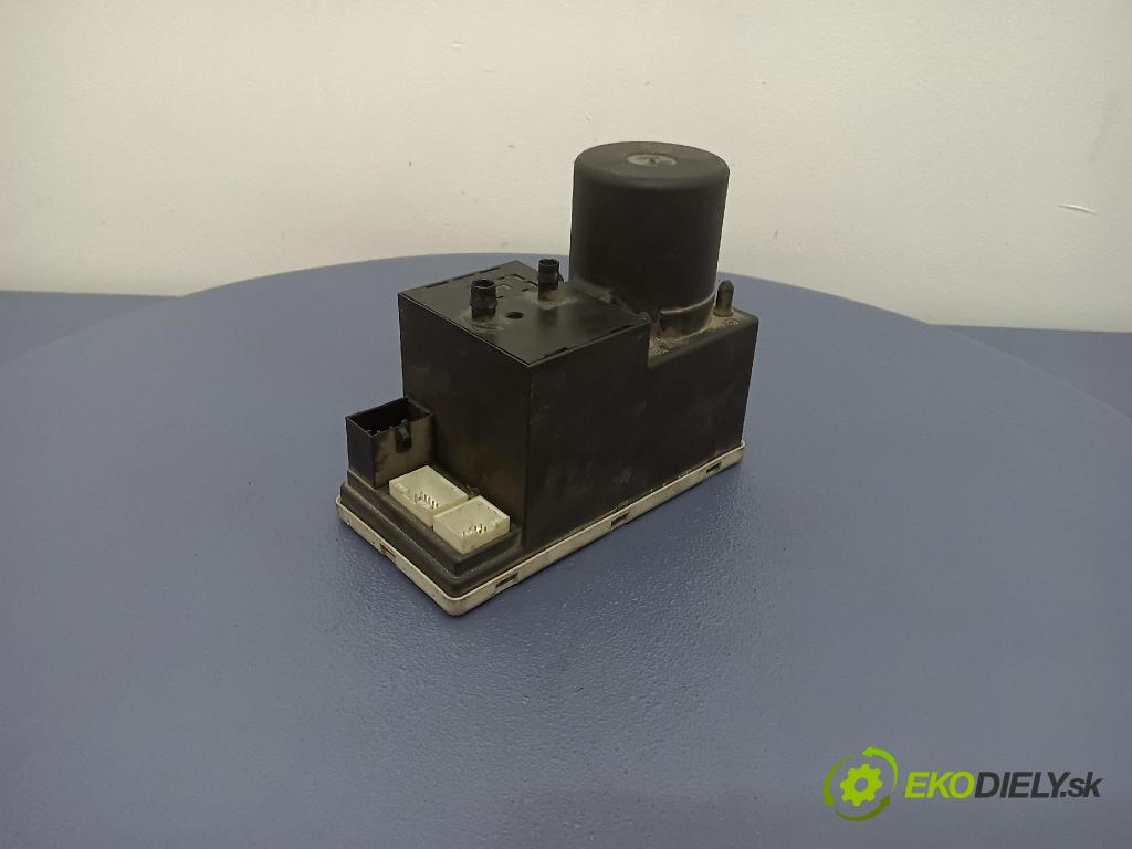 Audi A4 0 čerpadlo Centrální Zámek 8D0862257B