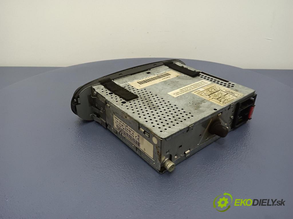 Vw New beetle 1999 Radio I Navigácia: 1C0035186