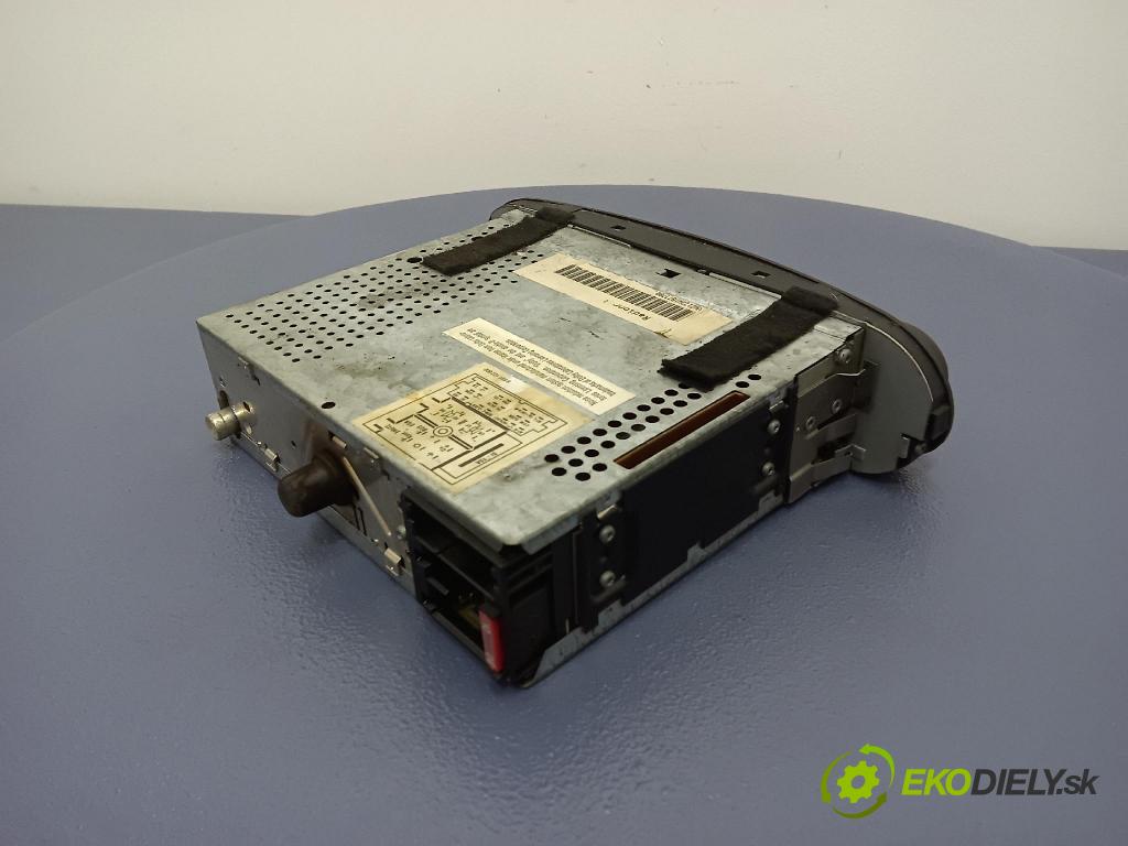 Vw New beetle 1999 Radio I Navigácia: 1C0035186