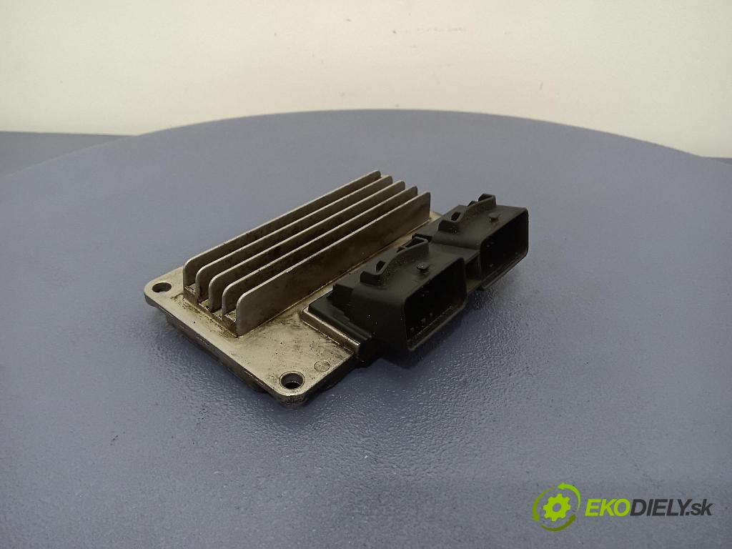 Renault Kangoo 2004 řídící jednotka Motor: 8200181482