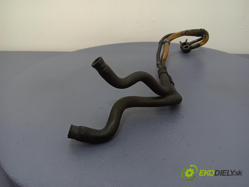 Audi A4 2003 rúrka paliva 01