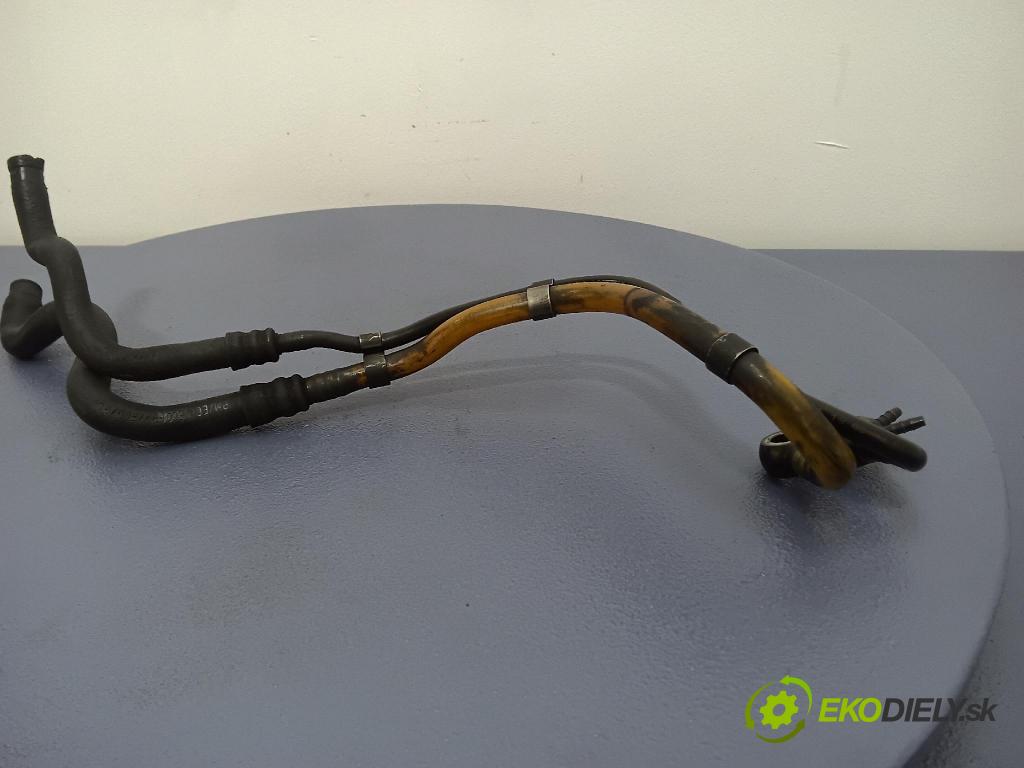 Audi A4 2003 rúrka paliva 01