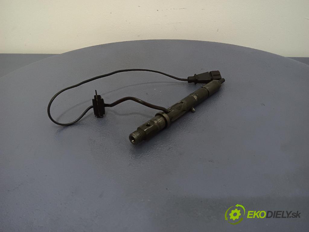 Audi A4 2003 vstrek 059130202E