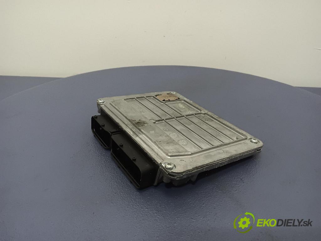 Vw Passat 2001 riadiaca jednotka Motor: 3B0906018L