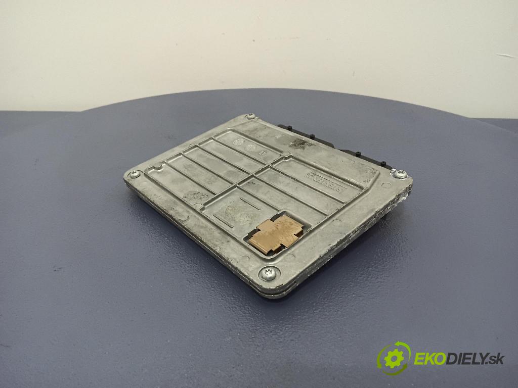 Vw Passat 2001 řídící jednotka Motor: 3B0906018L