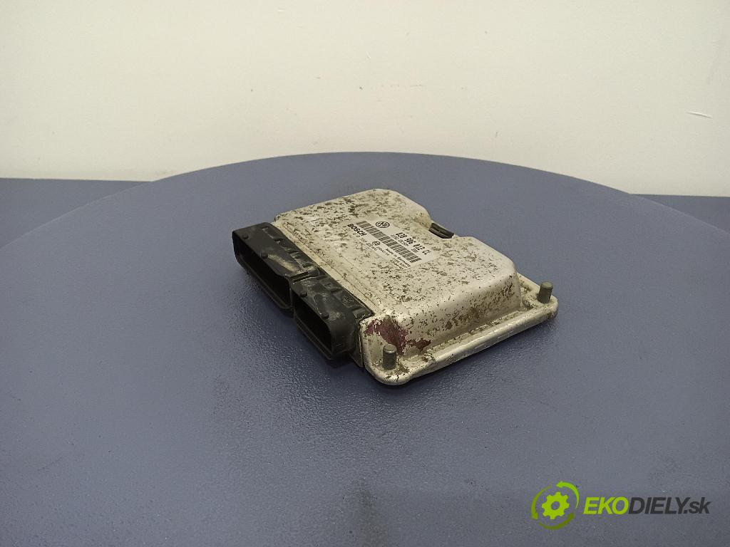 Skoda Octavia 2002 řídící jednotka Motor: 038906012CL