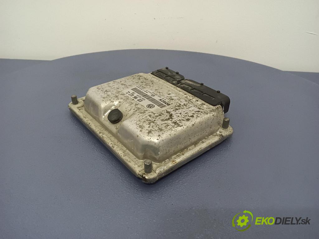 Skoda Octavia 2002 řídící jednotka Motor: 038906012CL