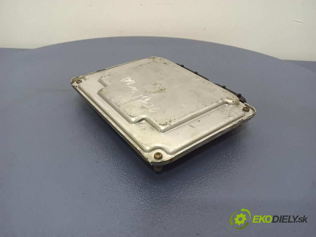 Skoda Octavia 2002 řídící jednotka Motor: 038906012CL