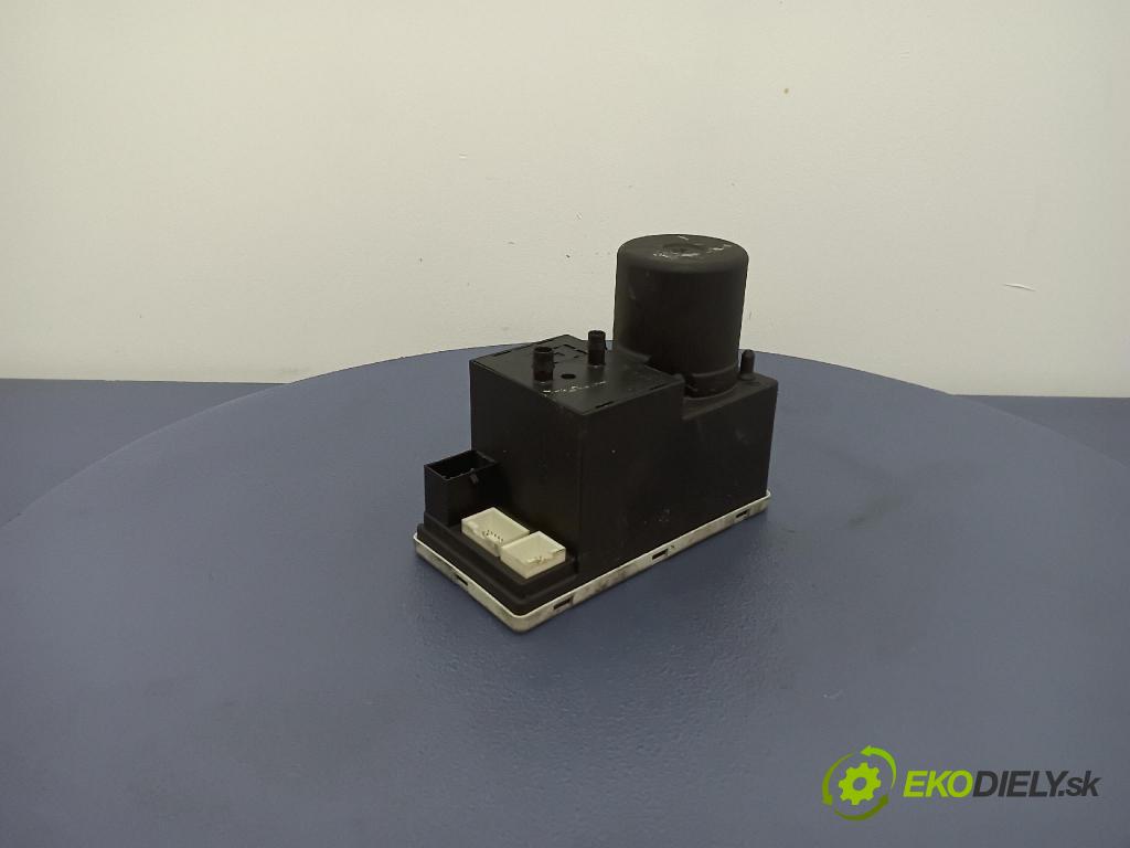 Audi A4 1999 pompa Centrálny: Zámok: 8D0862257C