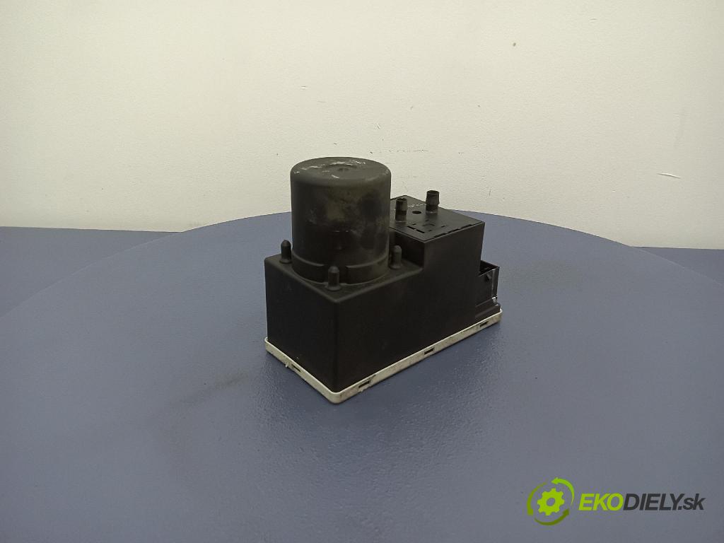 Audi A4 1999 pompa Centrálny: Zámok: 8D0862257C