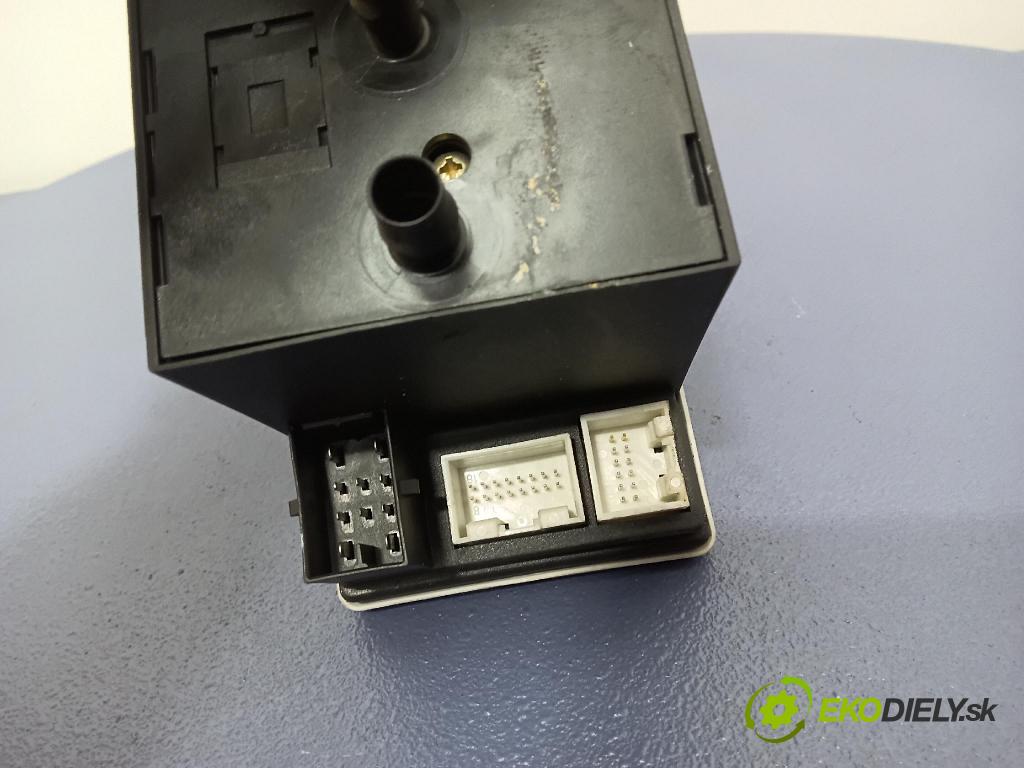 Audi A4 1999 pompa Centrálny: Zámok: 8D0862257C