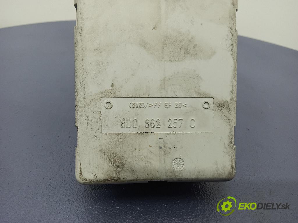 Audi A4 1999 čerpadlo Centrální Zámek 8D0862257C