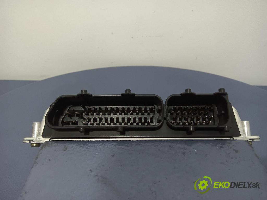 Audi A6 1998 řídící jednotka Motor: 4B0907557