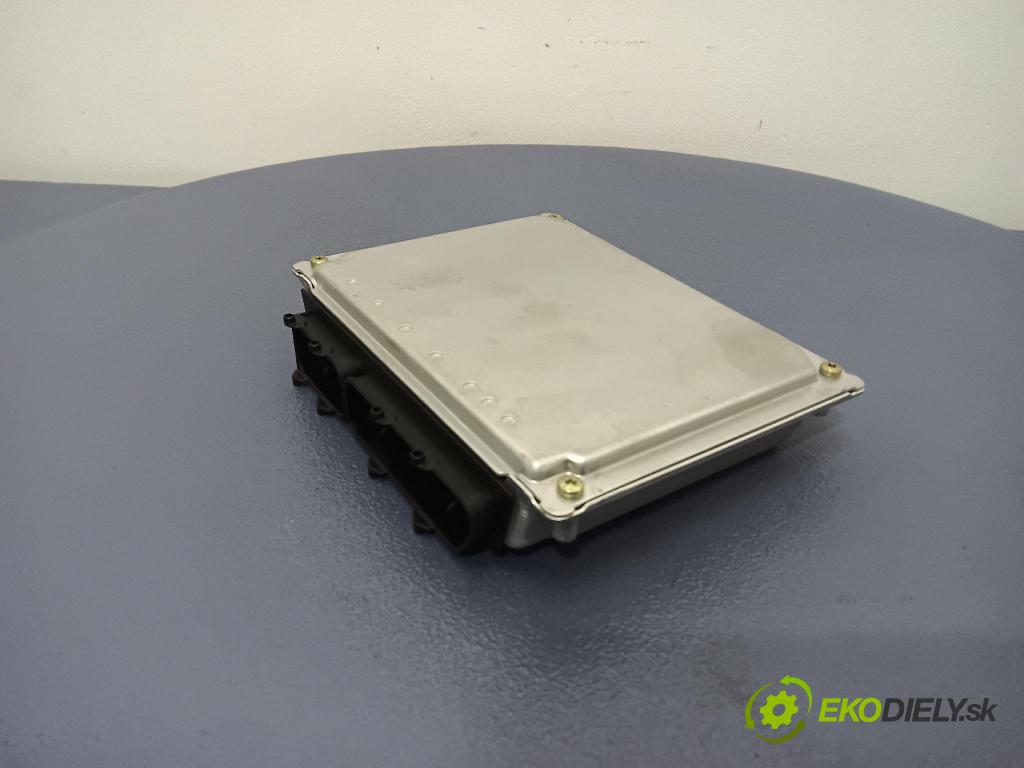 Audi A6 1998 řídící jednotka Motor: 4B0907557