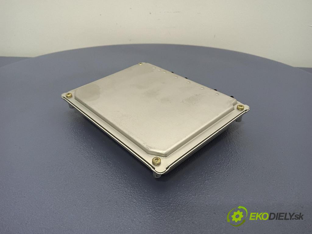 Audi A6 1998 řídící jednotka Motor: 4B0907557