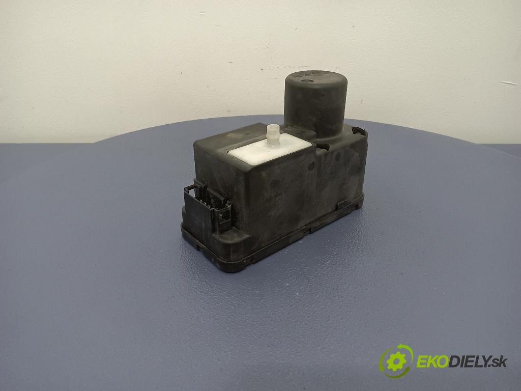 Vw Passat 1995 pompa Centrálny: Zámok: 1H0962257G