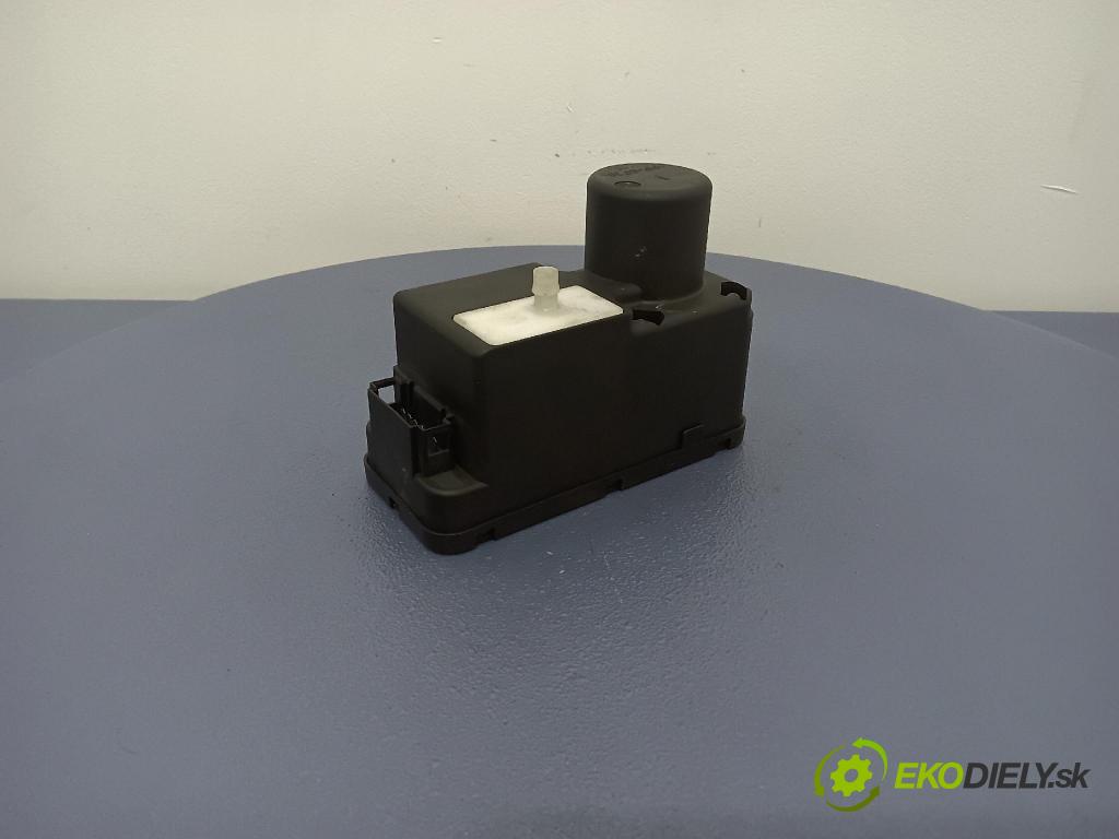 Vw Golf 1998 pompa Centrálny: Zámok: 1H0962257G