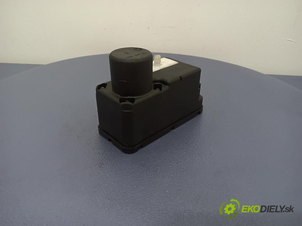 Vw Golf 1998 pompa Centrálny: Zámok: 1H0962257G