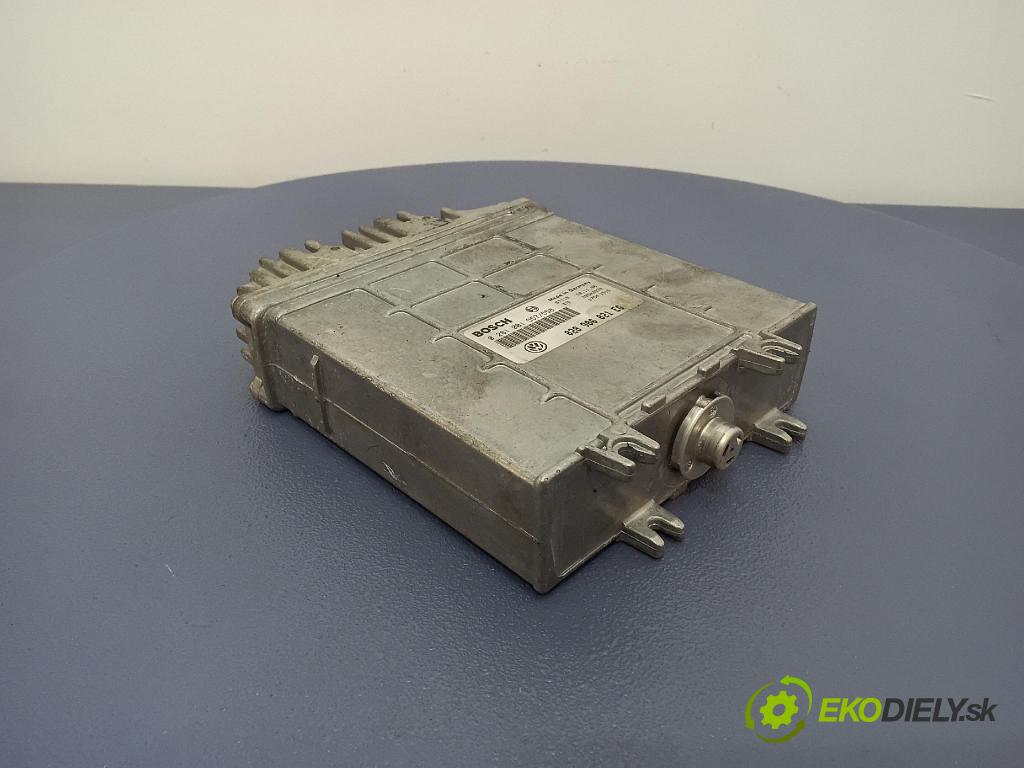 Volkswagen Passat 1997 řídící jednotka Motor: 028906021EG