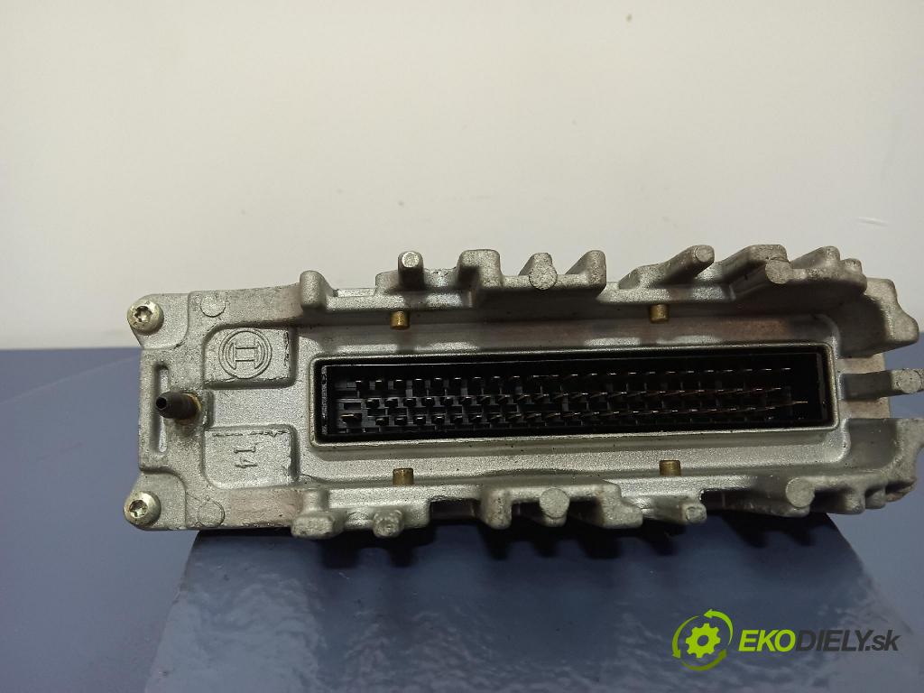 Volkswagen Passat 1997 řídící jednotka Motor: 028906021EG