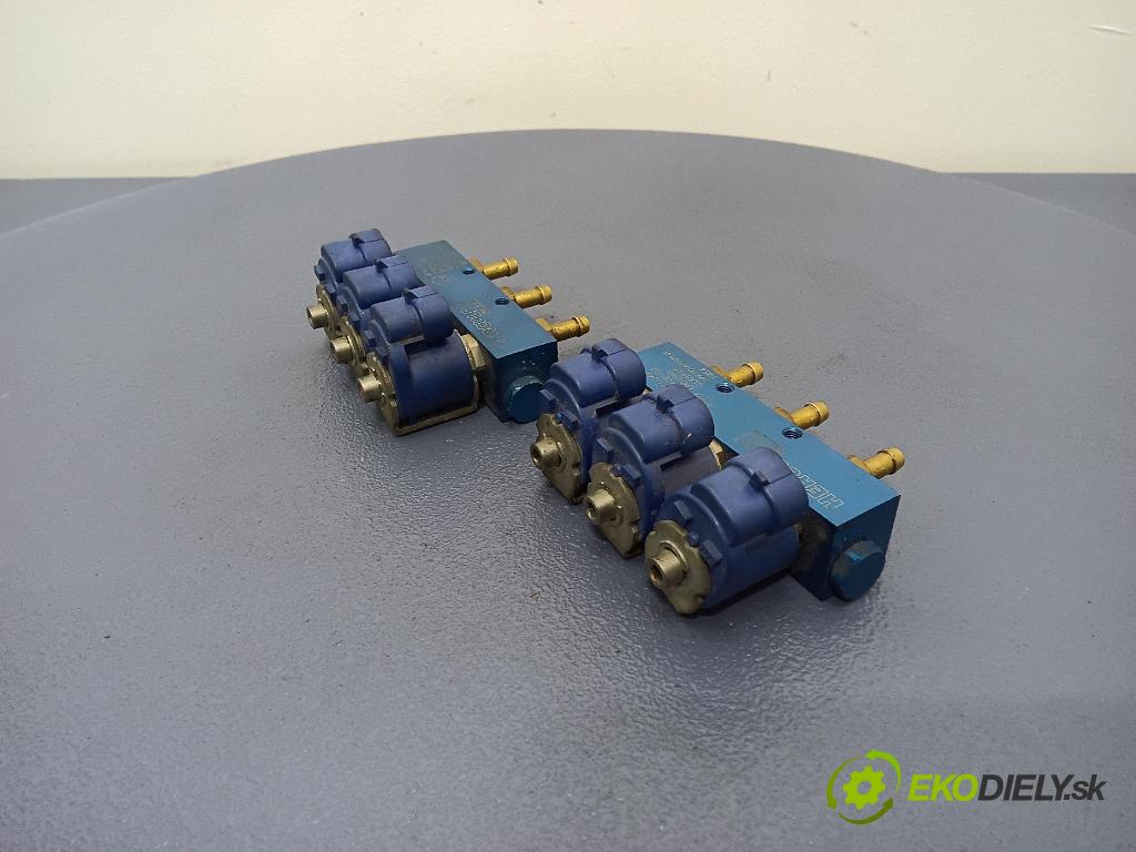 Chrysler Pacifica 2004 lišta Zásobování 67R-011049