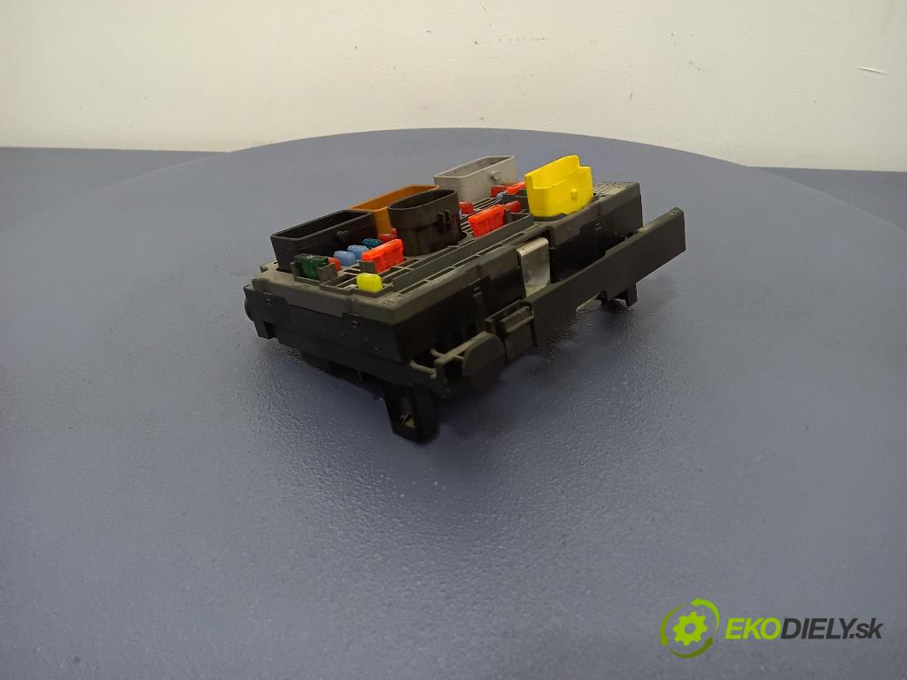 Peugeot 407 2008 skrinka Poistky: 9675877980