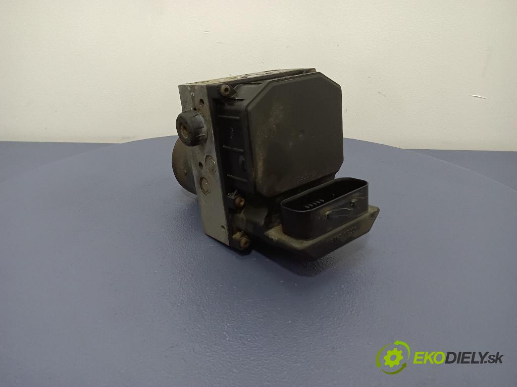Volkswagen Passat 2002 čerpadlo ABS x 4B0614517G