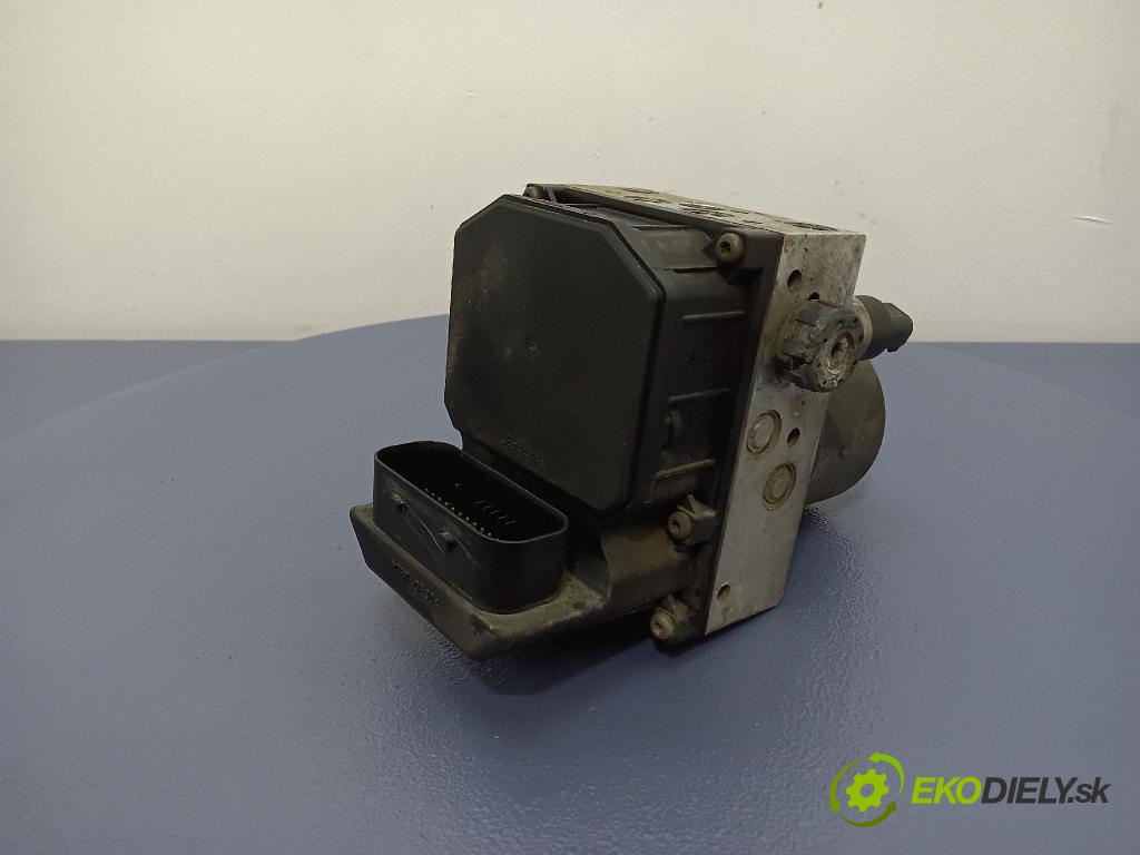 Volkswagen Passat 2002 čerpadlo ABS x 4B0614517G