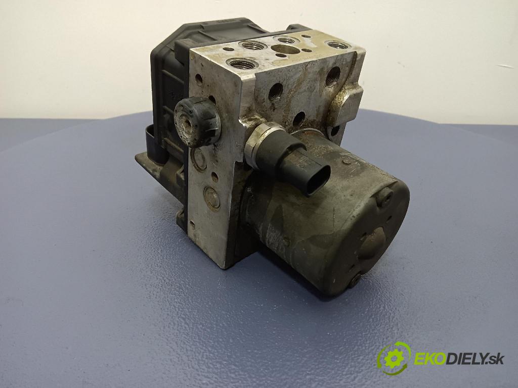 Volkswagen Passat 2002 čerpadlo ABS x 4B0614517G