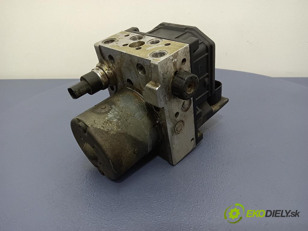 Volkswagen Passat 2002 čerpadlo ABS x 4B0614517G